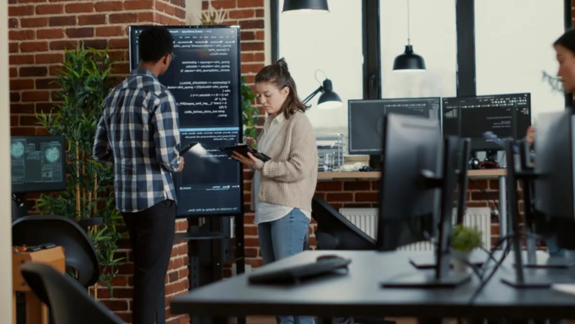 Environnement de travail analytique avec graphiques et données de performance